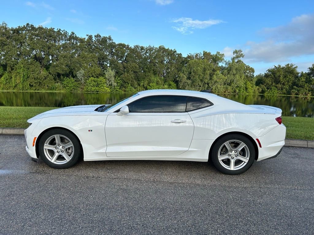 2023 Chevrolet Camaro 1LT photo 2