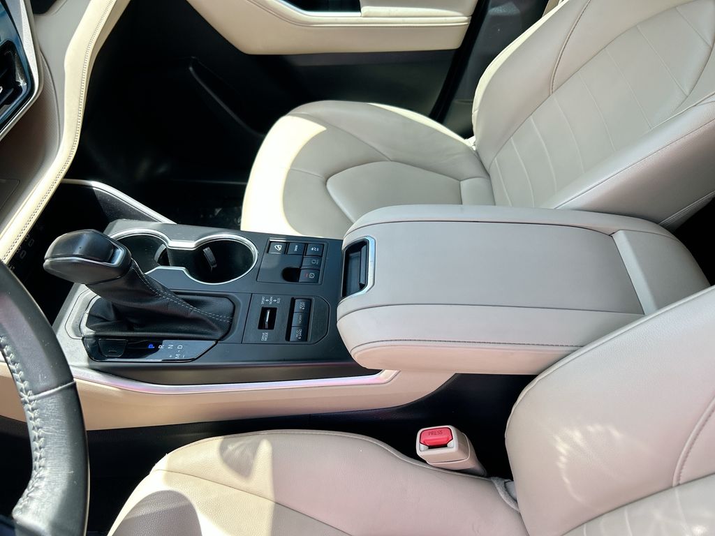 2023 Toyota Highlander XLE - Photo 29