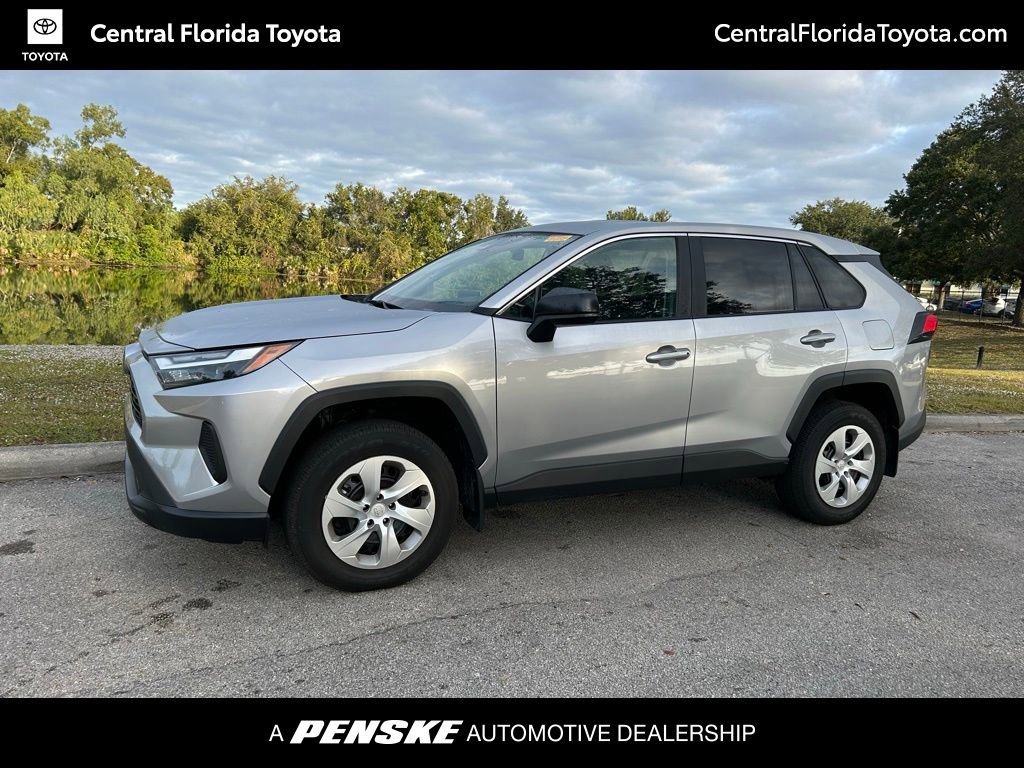 2024 Toyota RAV4 LE's photo