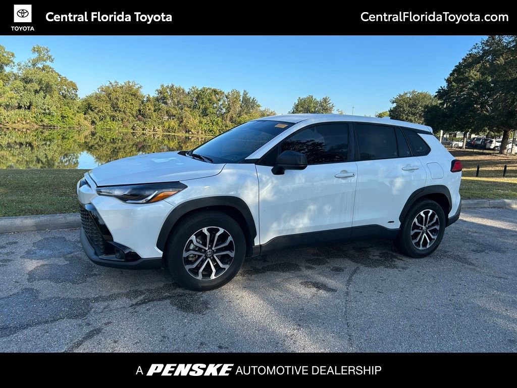 2023 Toyota Corolla Cross S's photo