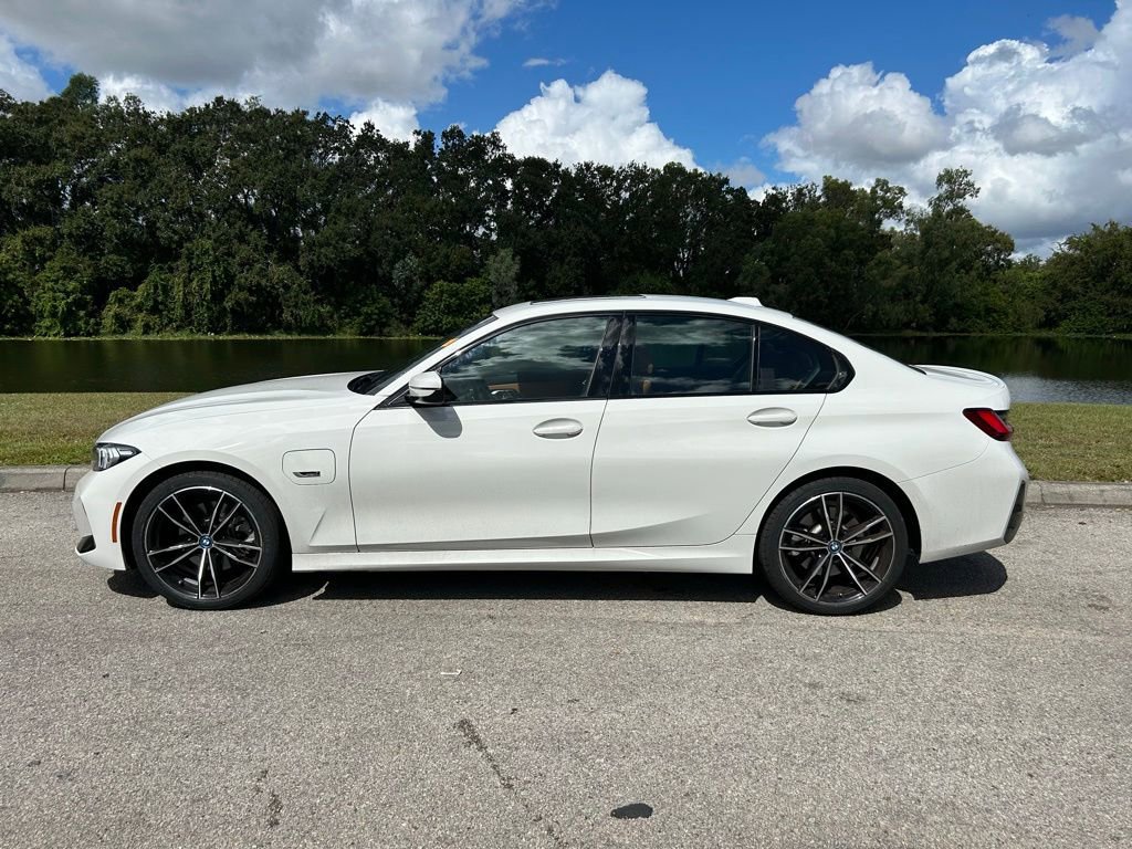 2023 Bmw 330e photo 2