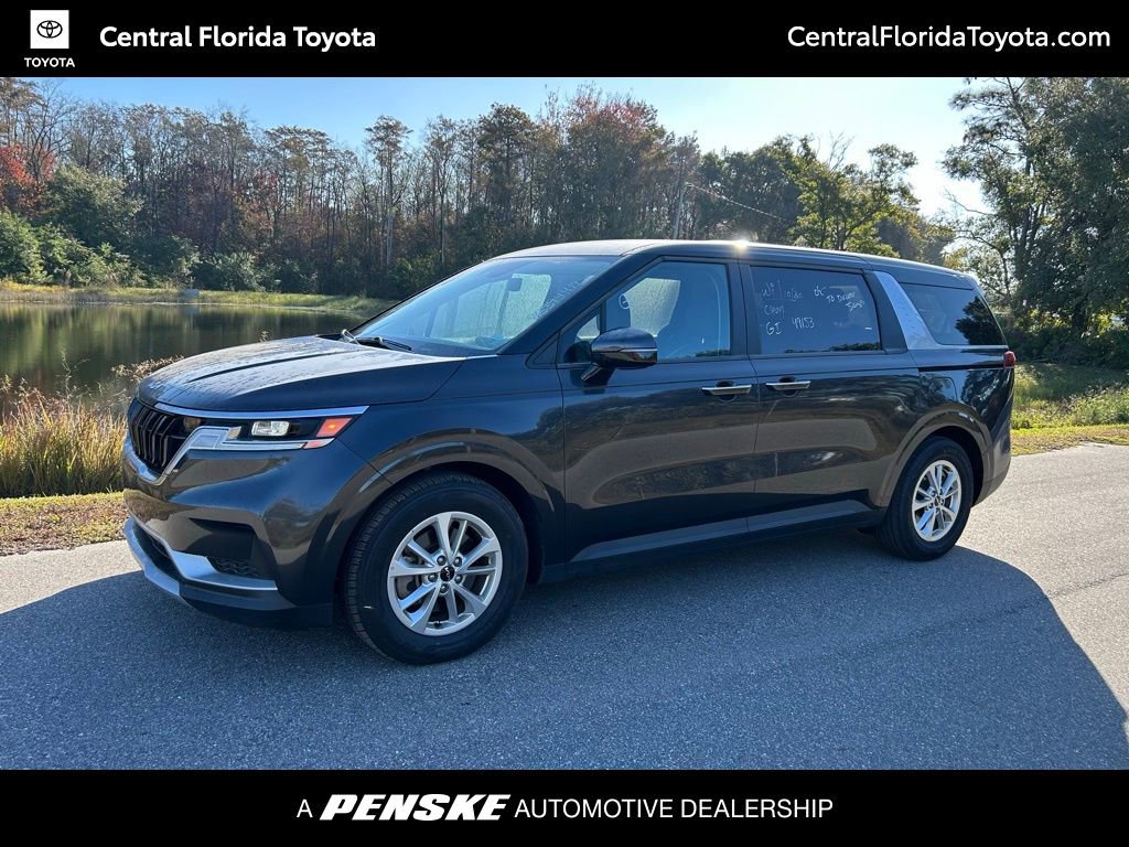 2024 Kia Carnival LX's photo