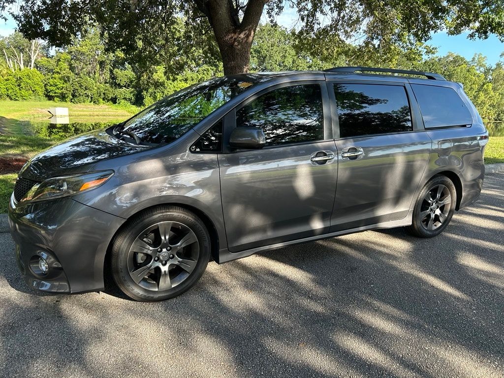 Used 2016 Toyota Sienna SE Minivan/Van