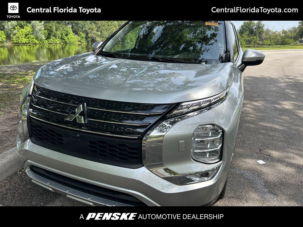 2023 Mitsubishi Outlander SE Special Edition S-AWC's photo
