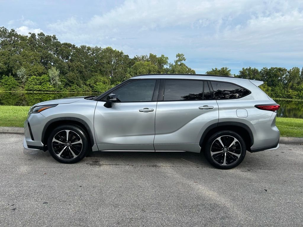2022 Toyota Highlander XSE photo 2