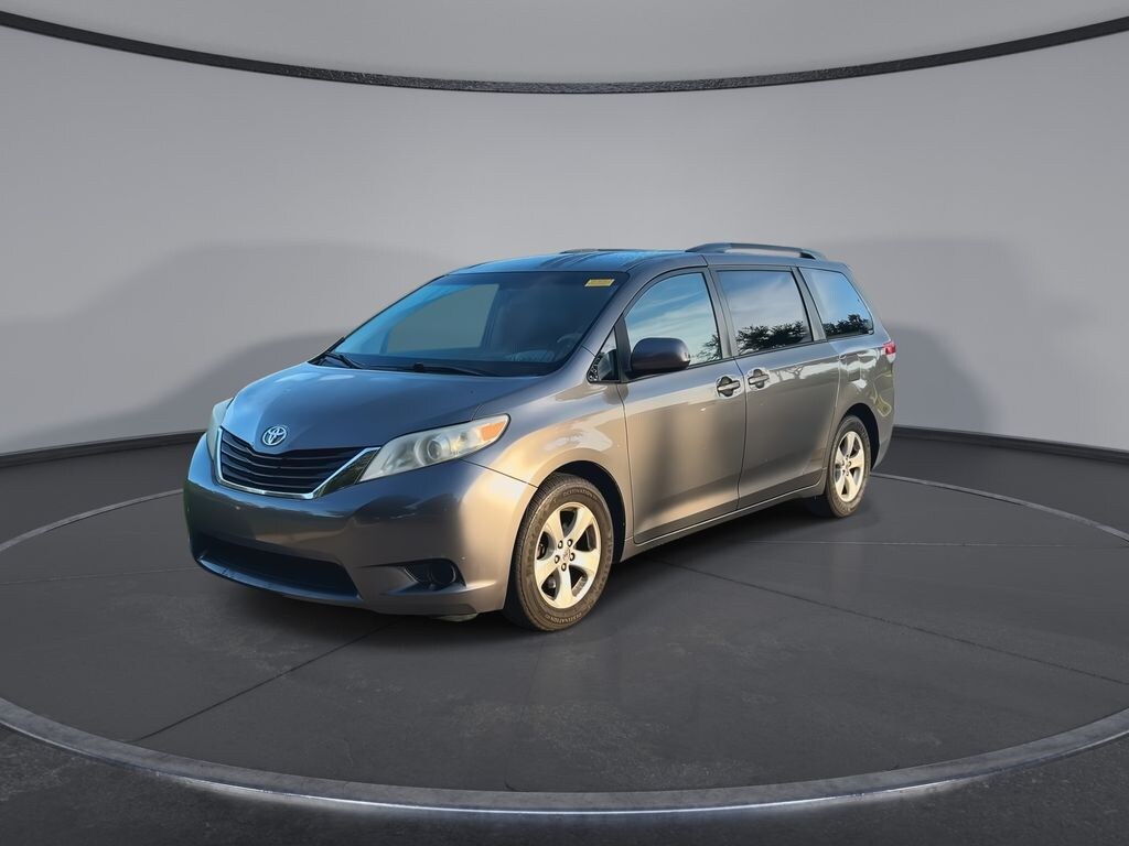 Used 2014 Toyota Sienna LE Minivan/Van