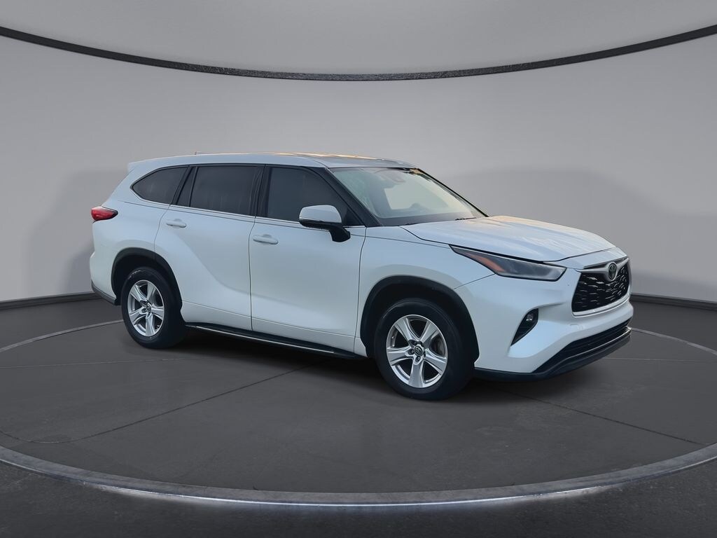 Used 2021 Toyota Highlander LE SUV
