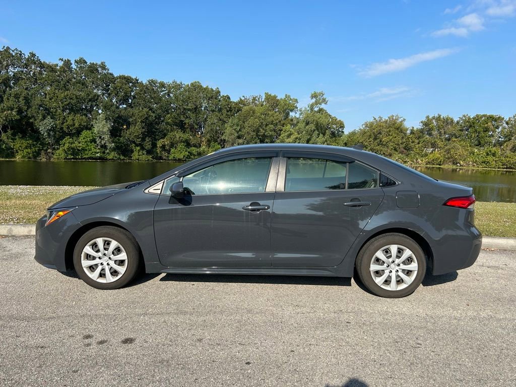 2023 Toyota Corolla LE photo 2