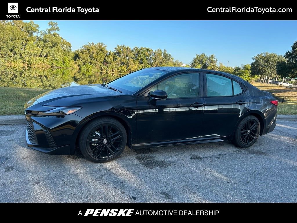 2025 Toyota Camry SE's photo