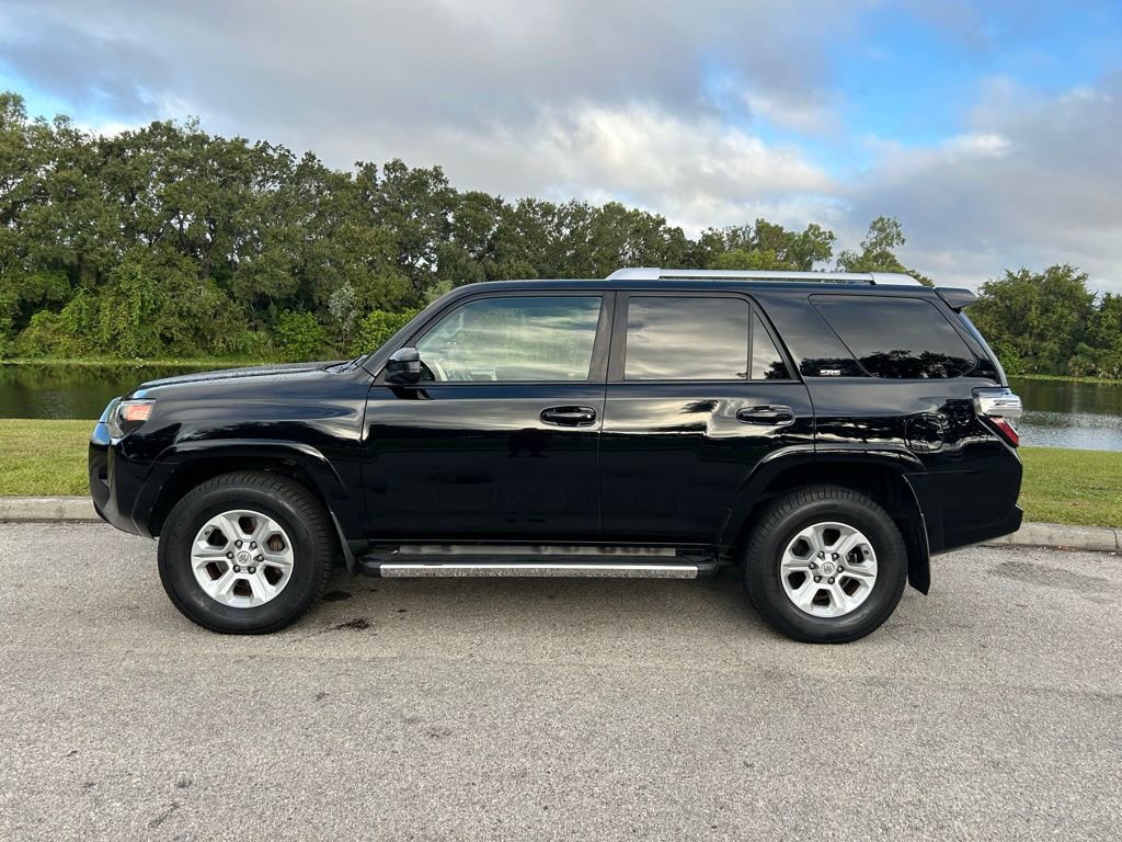 2017 Toyota 4Runner SR5 photo 2