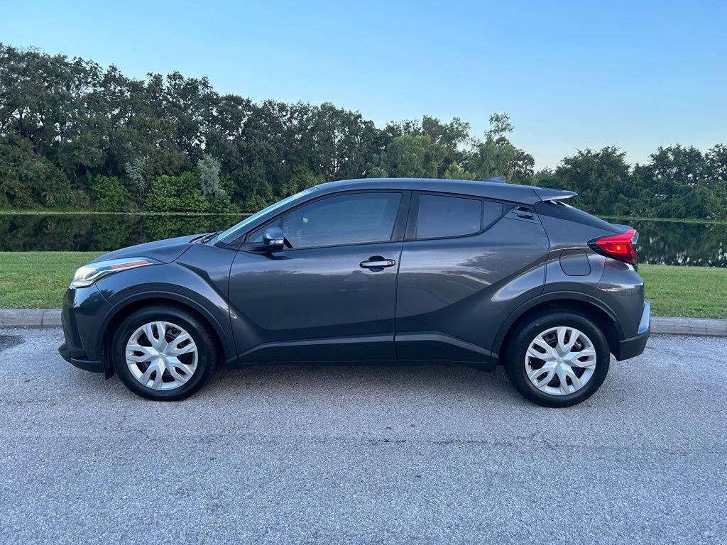 2021 Toyota C-HR LE photo 2