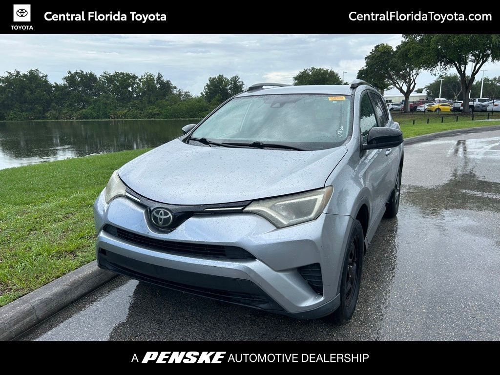 2017 Toyota RAV4 LE's photo