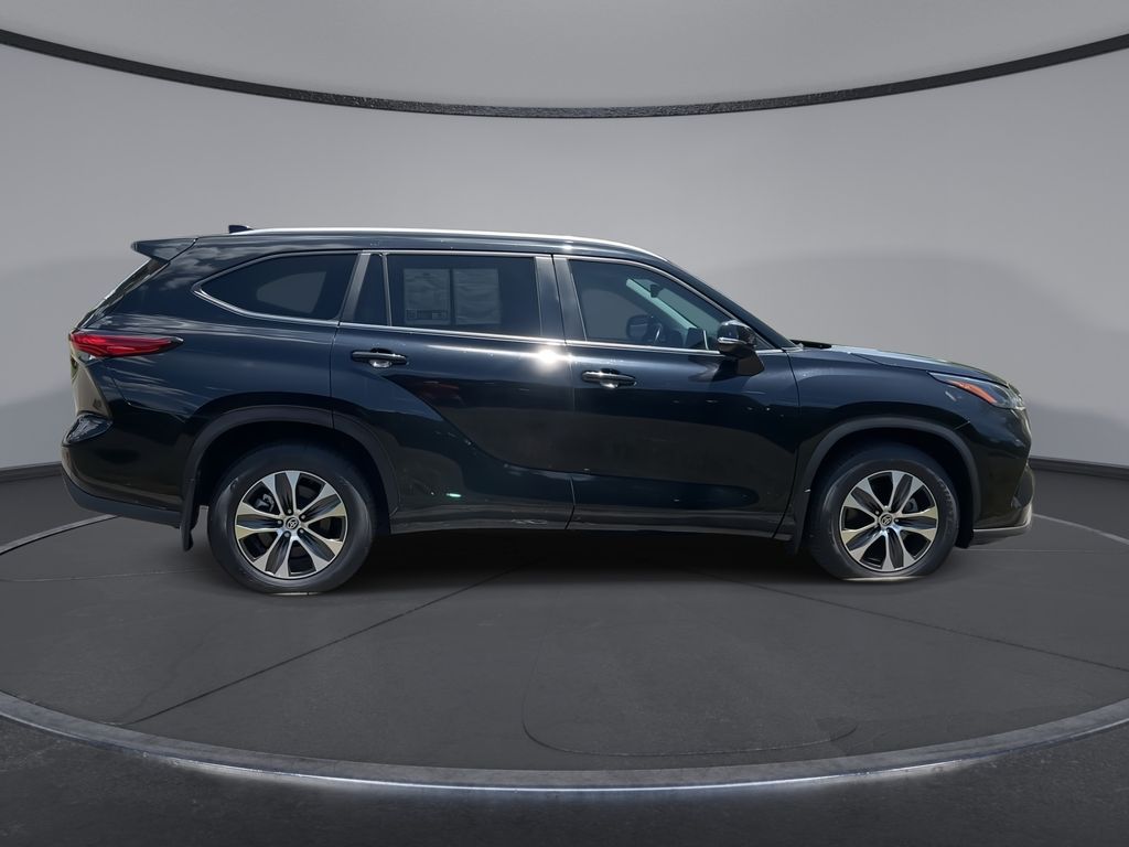 2023 Toyota Highlander XLE - Photo 9