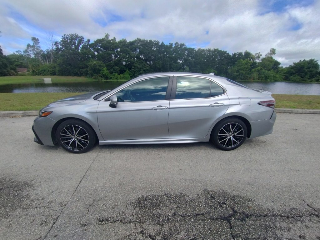 Used 2022 Toyota Camry SE with VIN 4T1G11AK9NU004724 for sale in Orlando, FL