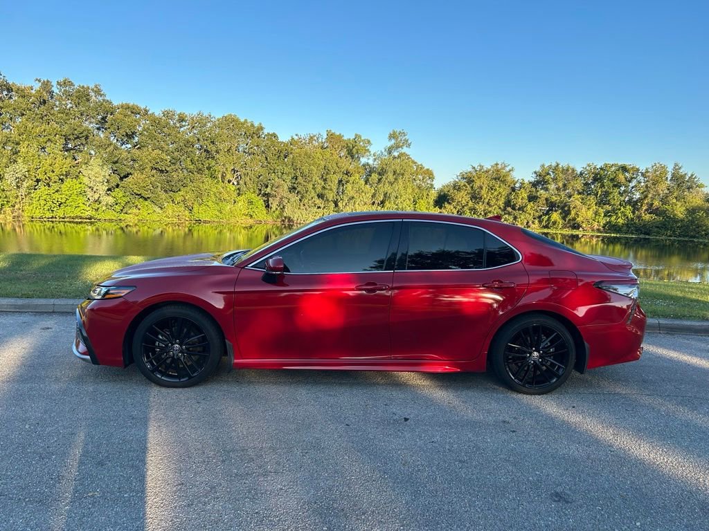 2022 Toyota Camry Hybrid XSE photo 2