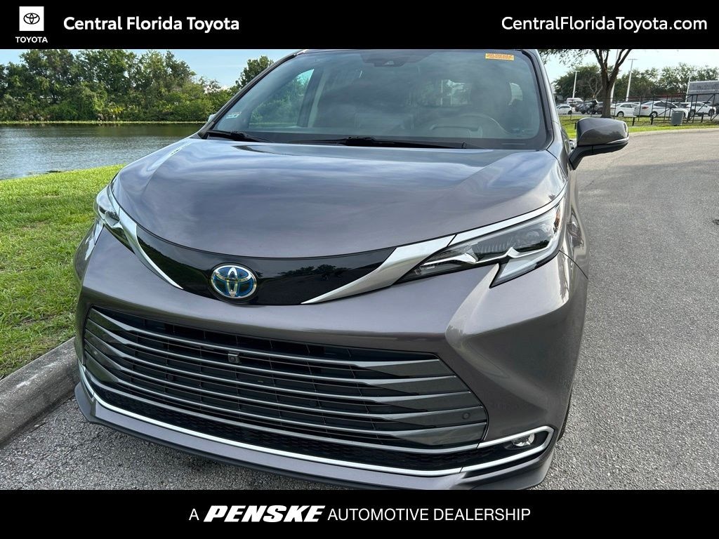 Certified 2021 Toyota Sienna Platinum Minivan/Van