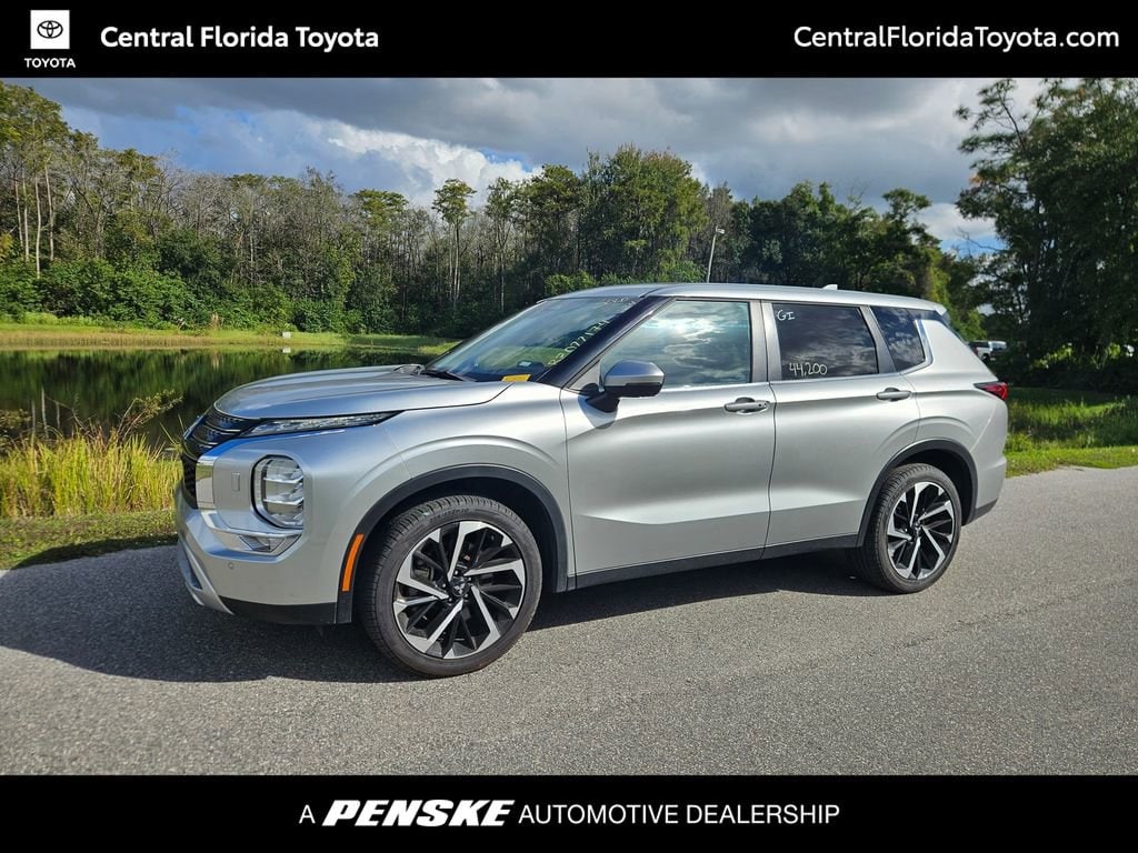 2024 Mitsubishi Outlander SE