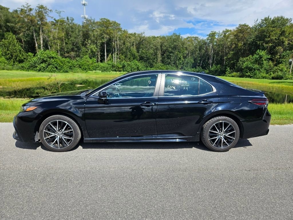 Used 2022 Toyota Camry SE with VIN 4T1G11AK5NU627483 for sale in Orlando, FL