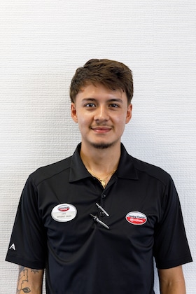 Staff member Cris Pena from ID_42d364