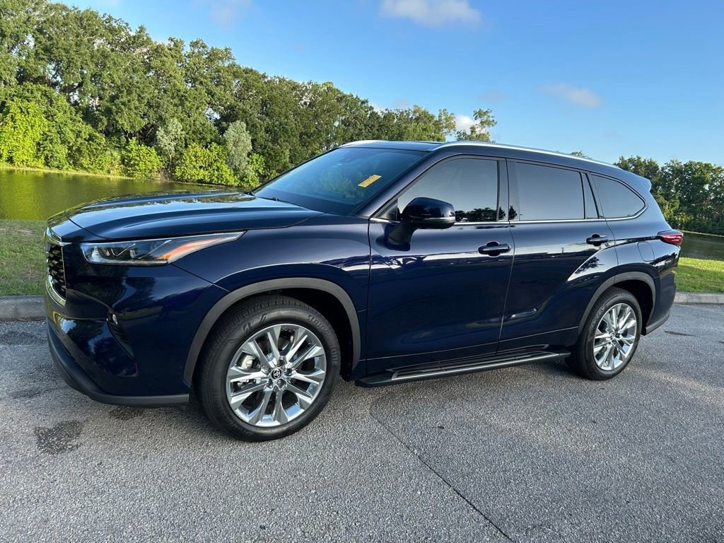 Used 2023 Toyota Highlander Limited SUV