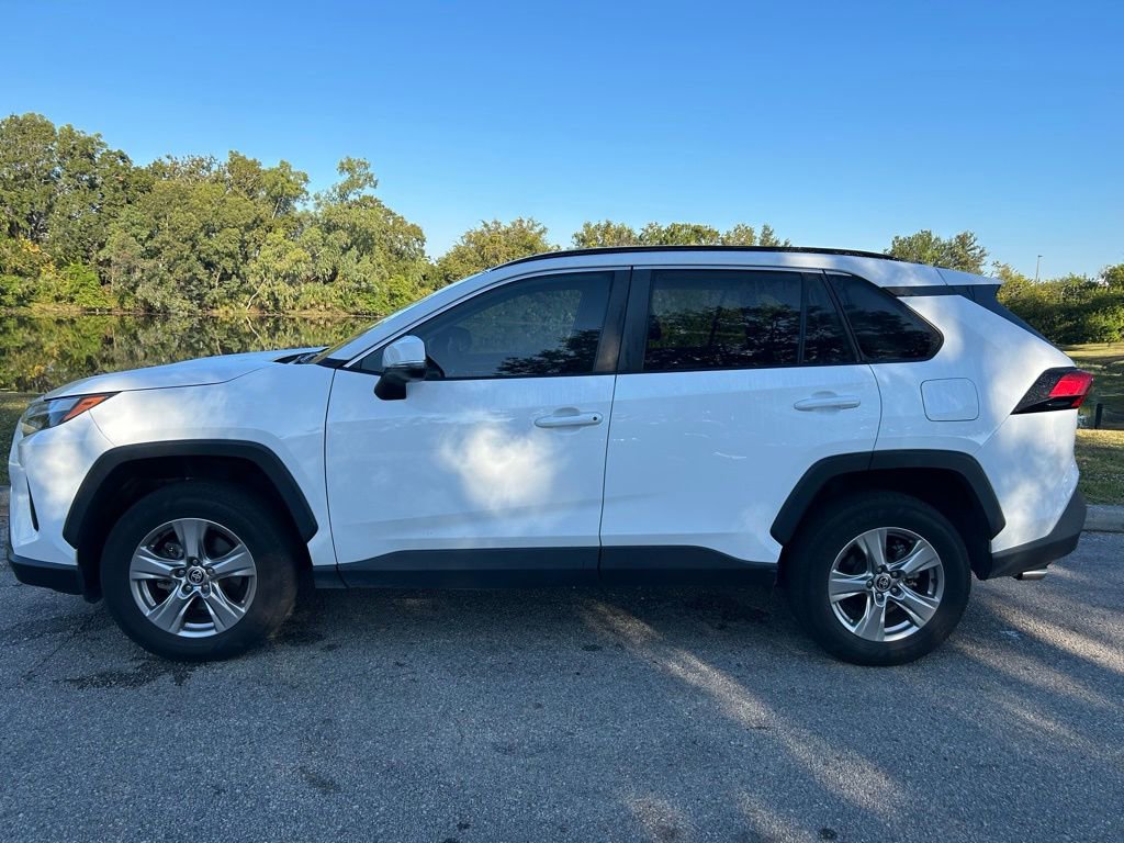 2022 Toyota RAV4 XLE photo 2