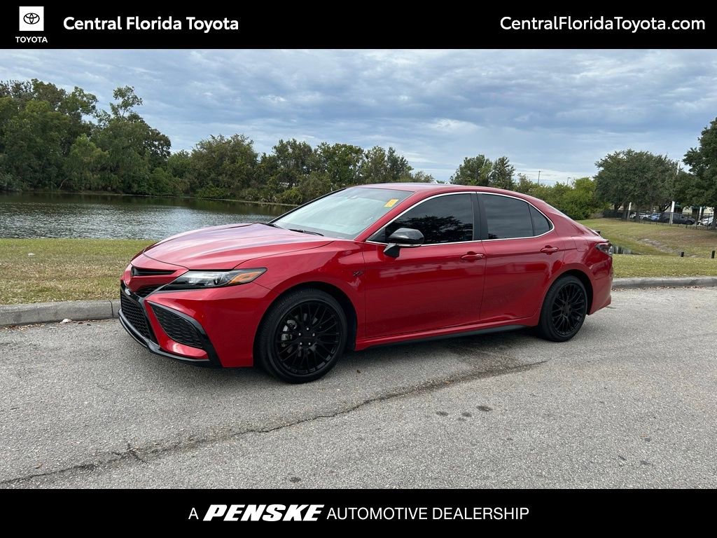 2024 Toyota Camry SE's photo