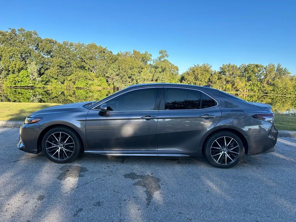 2021 Toyota Camry SE photo 2
