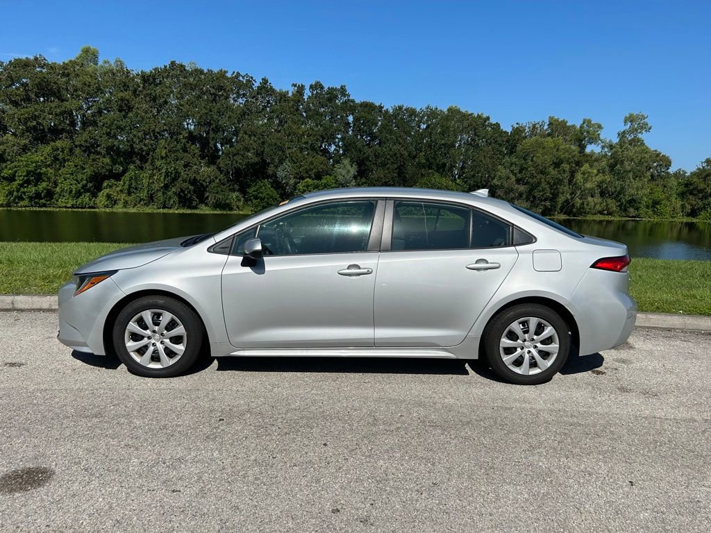2024 Toyota Corolla LE photo 2