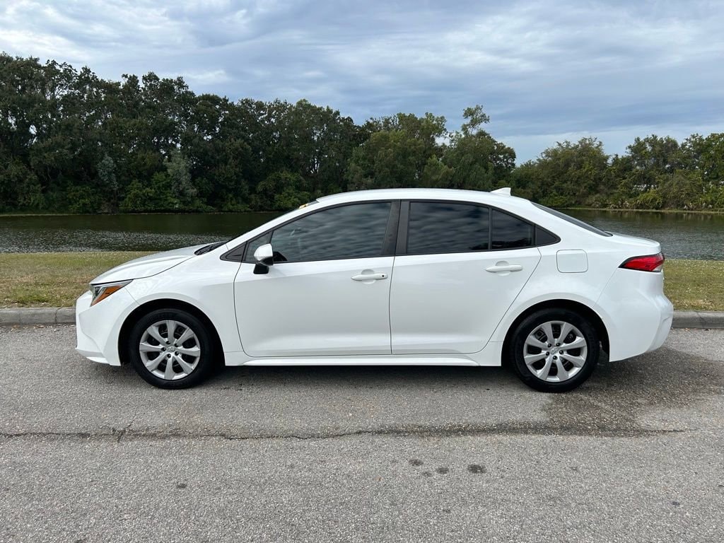 Used 2022 Toyota Corolla LE with VIN 5YFEPMAE9NP274104 for sale in Kansas City