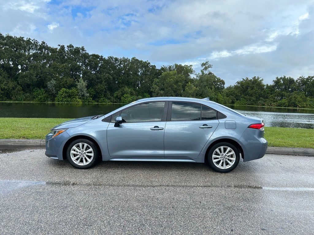 2023 Toyota Corolla LE photo 2