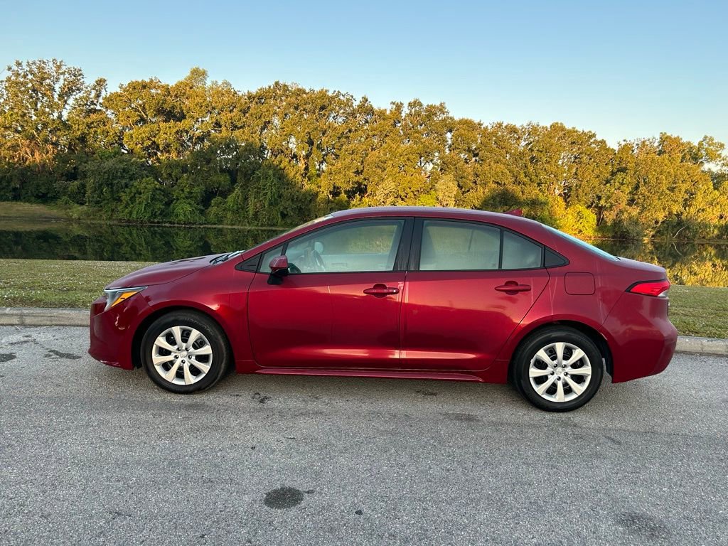 2025 Toyota Corolla LE photo 2