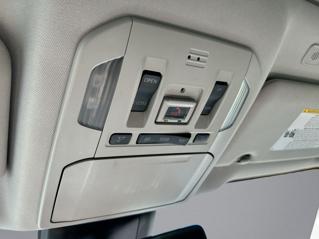 2023 Toyota Highlander XLE - Photo 28