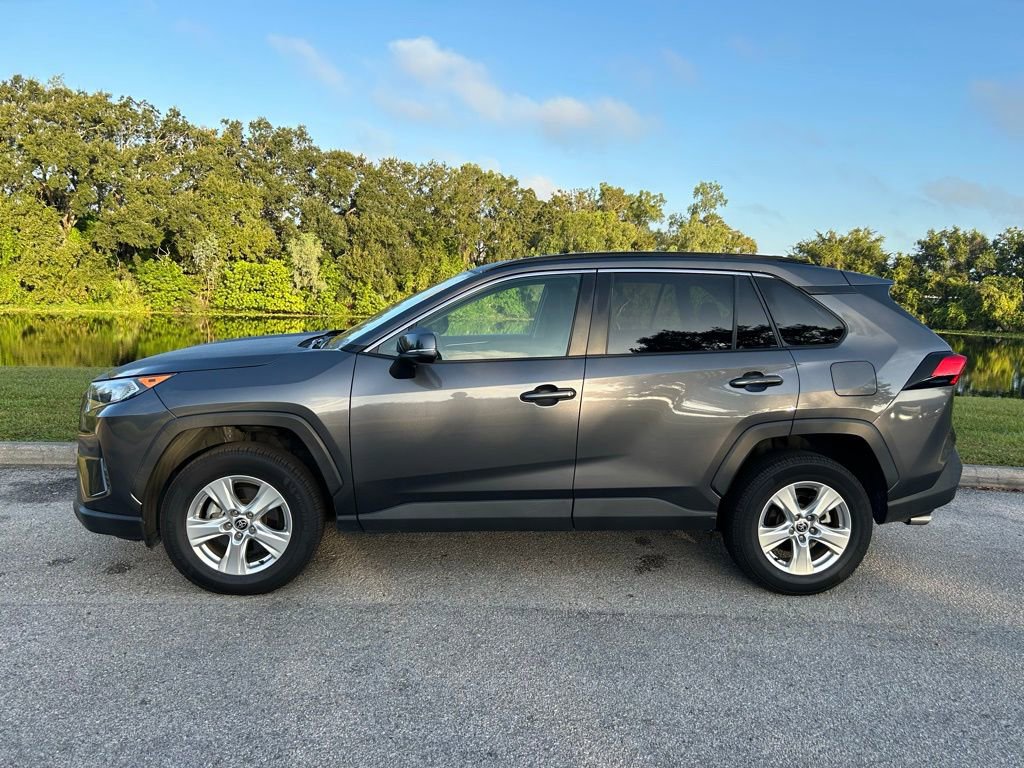 2021 Toyota RAV4 XLE photo 2