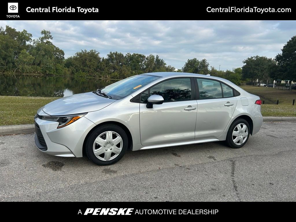 2023 Toyota Corolla LE's photo