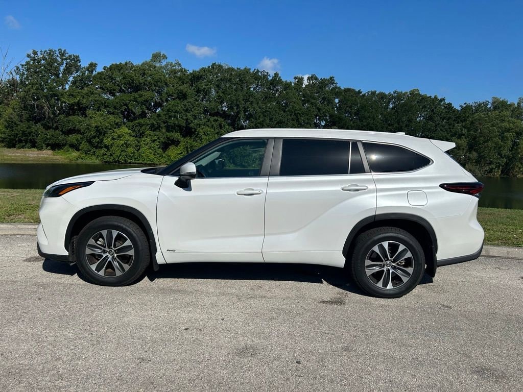 Certified 2025 Toyota Highlander Hybrid XLE SUV