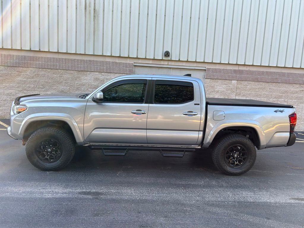 2020 Toyota Tacoma SR5 photo 2