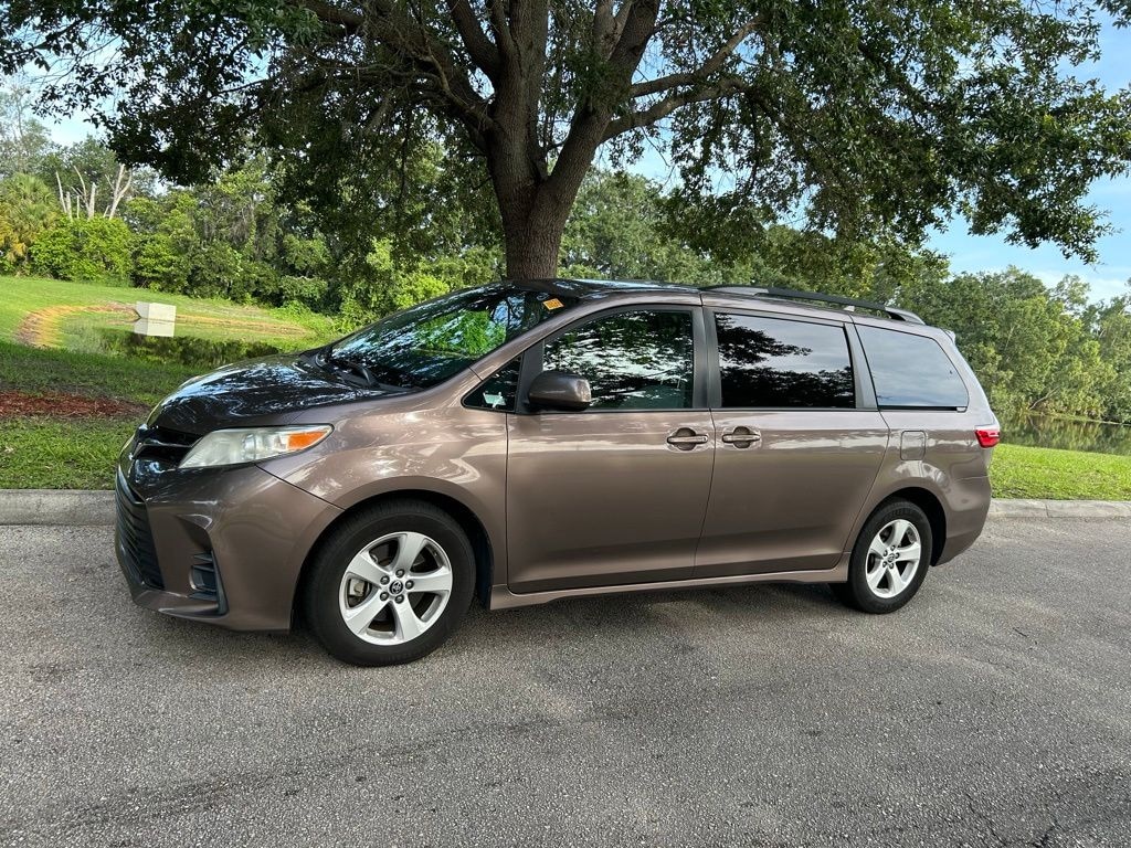 Used 2020 Toyota Sienna LE Minivan/Van