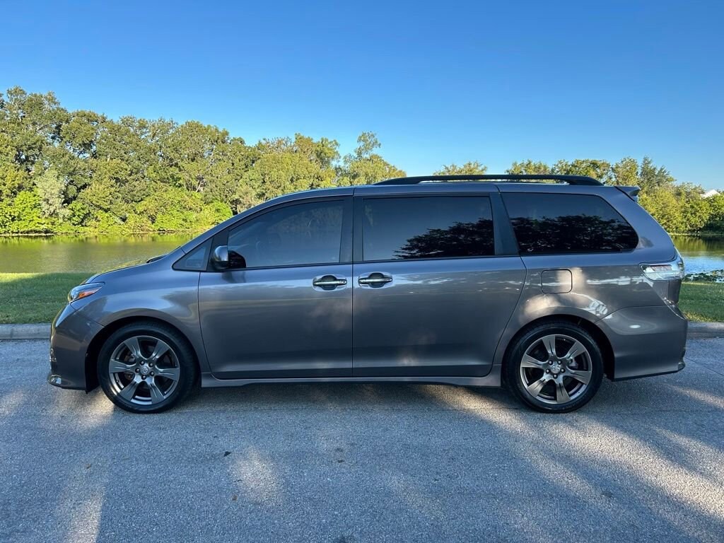 Used 2017 Toyota Sienna SE Van