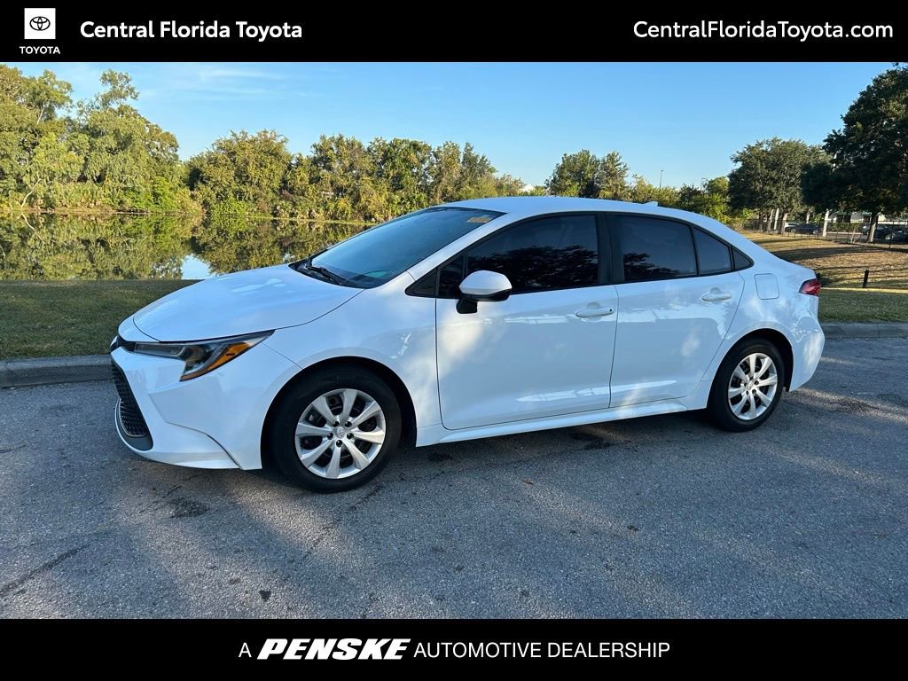 2022 Toyota Corolla LE's photo
