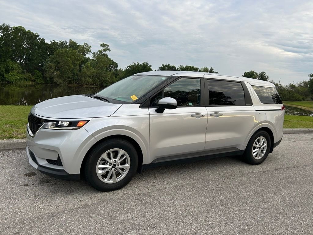 Used 2023 Kia Carnival LX Seat Package Minivan/Van