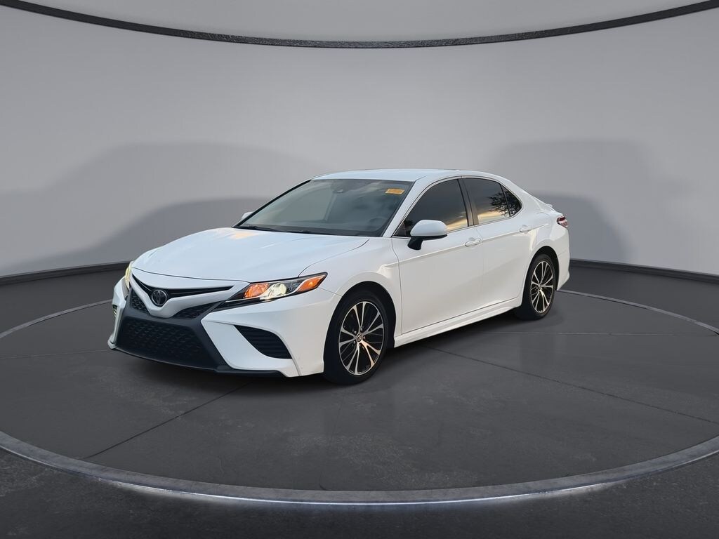 Used 2020 Toyota Camry SE Sedan
