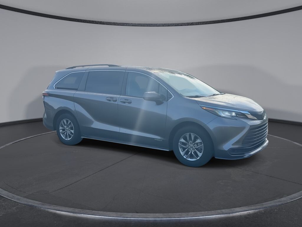 Used 2021 Toyota Sienna LE Minivan/Van