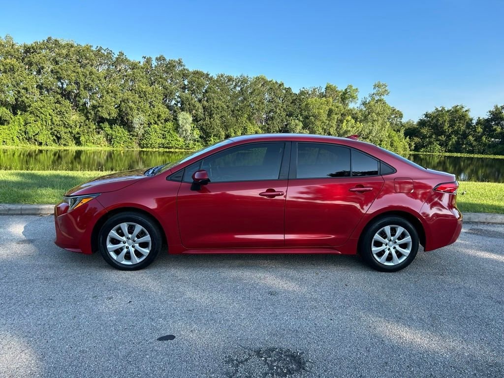 Used 2021 Toyota Corolla LE with VIN 5YFEPMAEXMP253325 for sale in Northfield, Minnesota