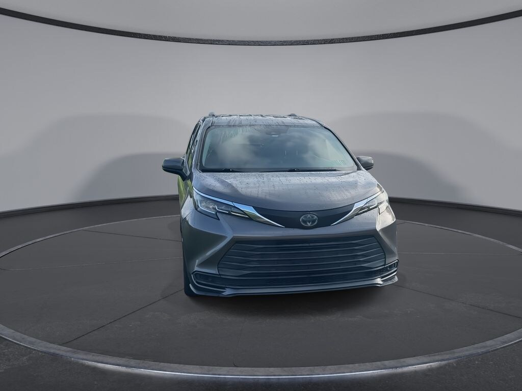 Used 2021 Toyota Sienna LE Minivan/Van