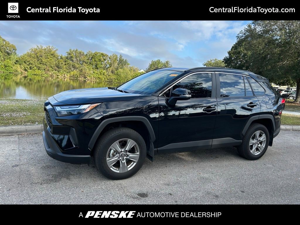 2024 Toyota RAV4 XLE's photo