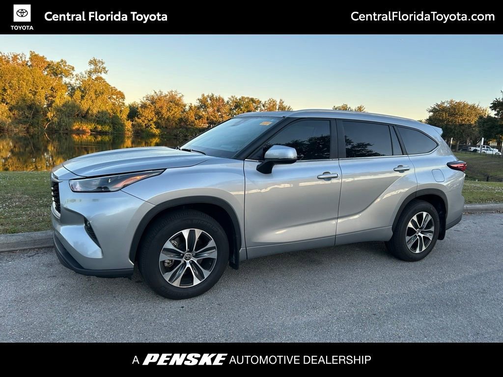 2024 Toyota Highlander XLE's photo