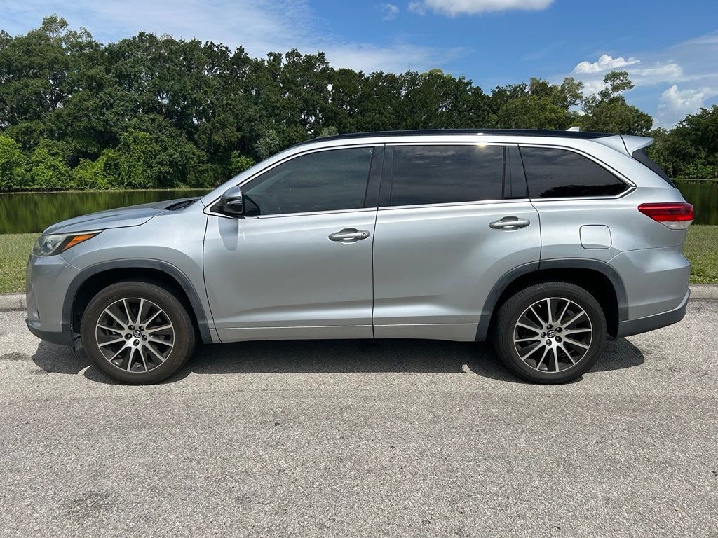 Used 2018 Toyota Highlander SE SUV
