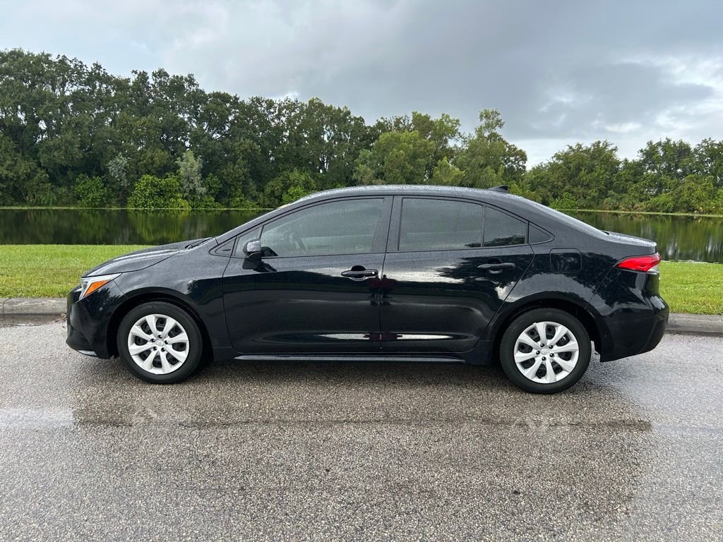 2024 Toyota Corolla Hybrid LE photo 2