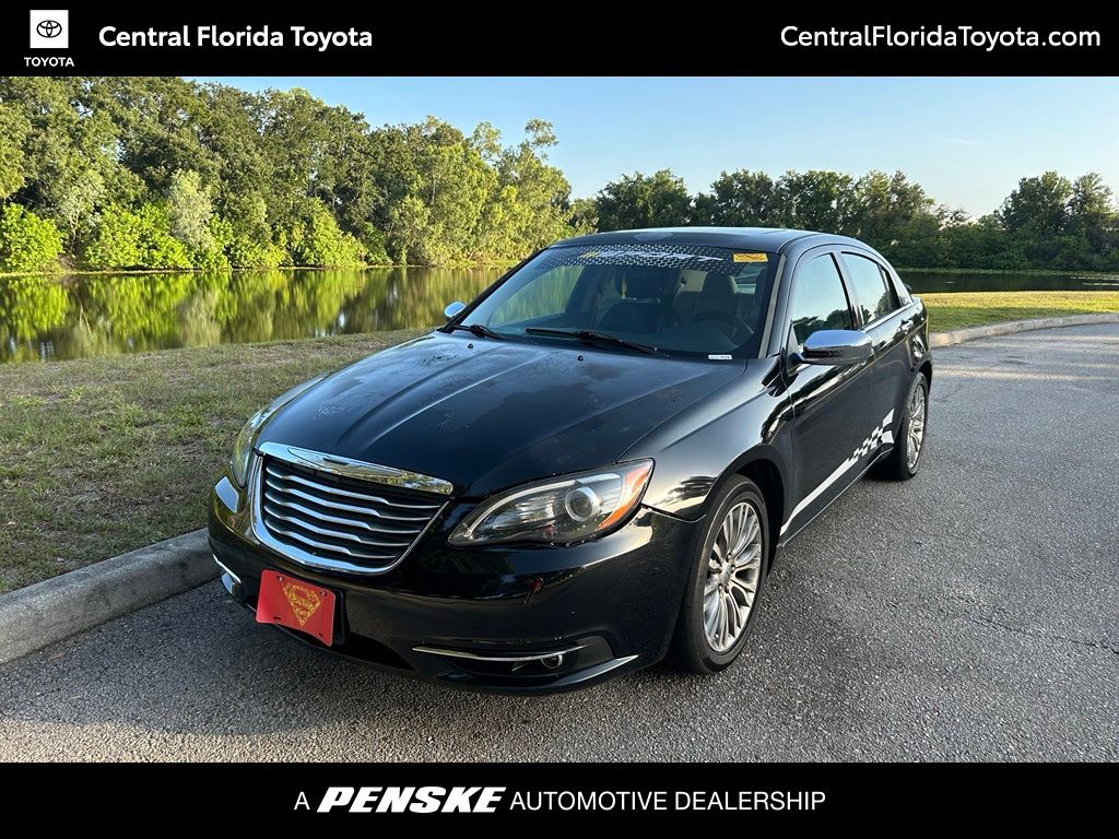2013 Chrysler 200 Limited's photo