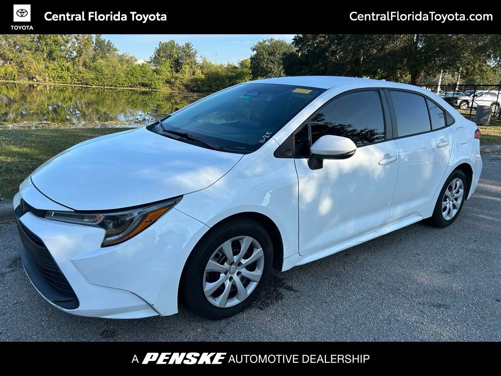 2024 Toyota Corolla LE's photo